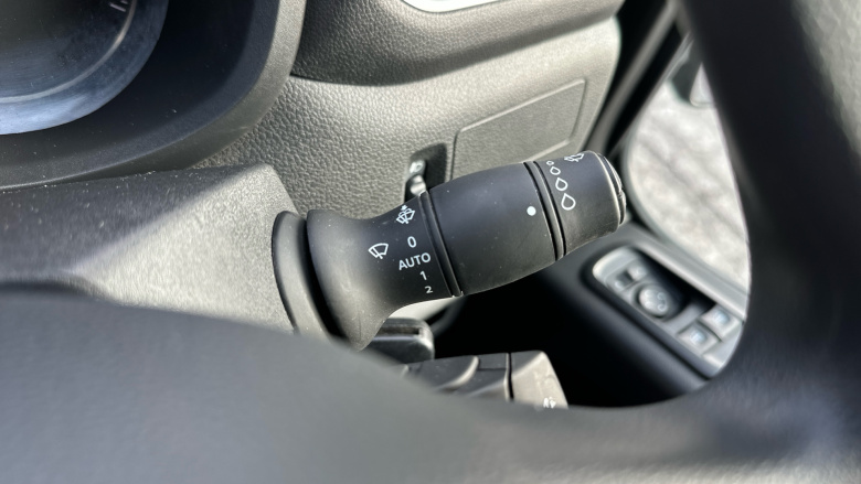 Renault Master Mwb Diesel Fwd MM35 Blue dCi 135 Advance Medium Roof Van